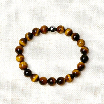 8mm yellow tiger’s eye bracelet with silver bead on neutral background
